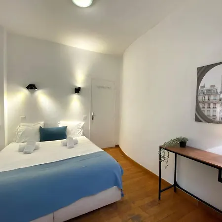 100 Belmondo Cosy Center Parigi